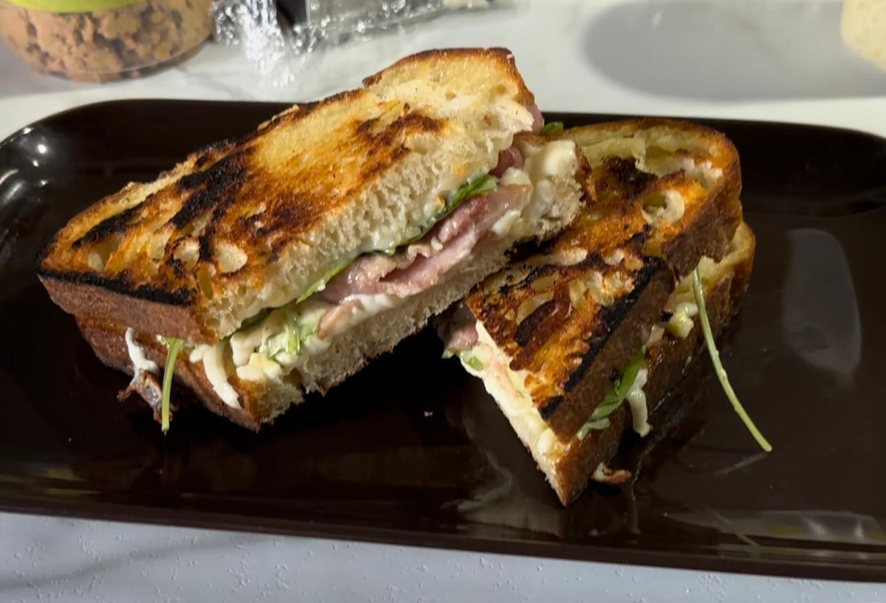 Auberge Et Bistro Namaste Lachute Eksteriør billede