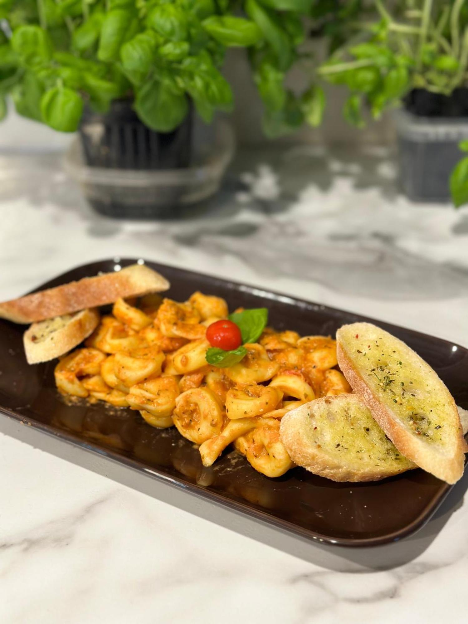 Auberge Et Bistro Namaste Lachute Eksteriør billede