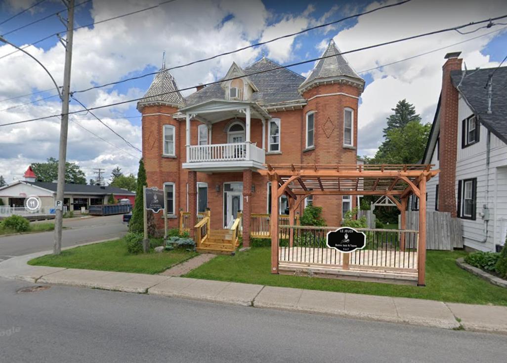 Auberge Et Bistro Namaste Lachute Eksteriør billede